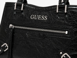 GUESS CZARNA LAKIEROWANA TOREBKA KLASYCZNA Z ĆWIEKAMI 18x26x10 1GŁA