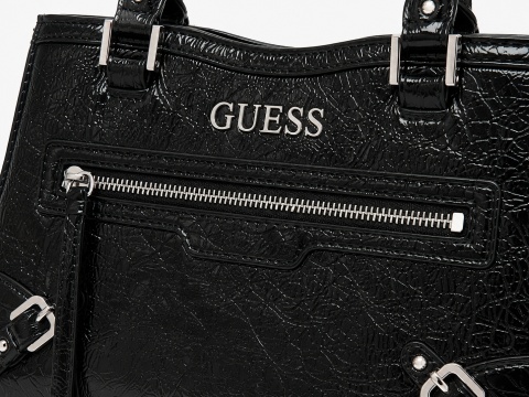 GUESS CZARNA LAKIEROWANA TOREBKA KLASYCZNA Z ĆWIEKAMI 18x26x10 1GŁA