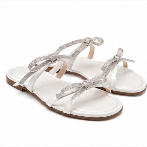 Stuart Weitzman – eleganckie sandały z kryształkowymi kokardkami Rozmiar 34.5