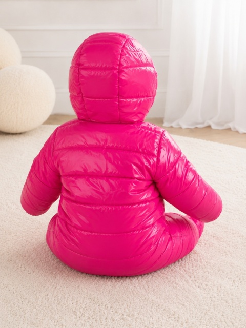 GUESS Niemowlęcy kombinezon zimowy puchowy 0–3M – różowy, z kapturem