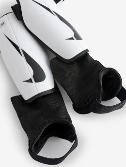 Ochraniacze Nike Charge rozmiar L