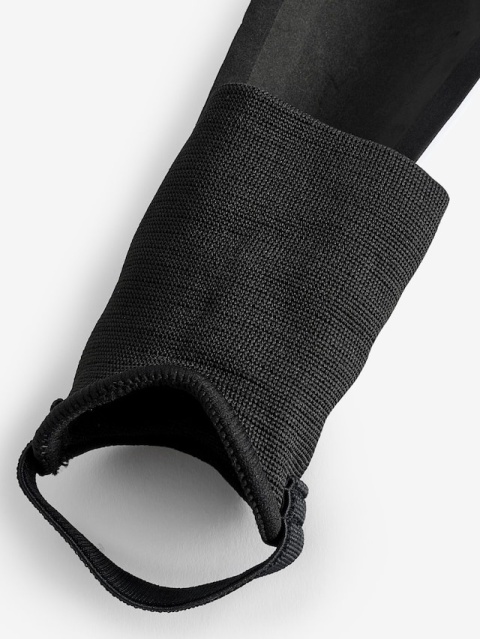 Ochraniacze Nike Charge rozmiar L